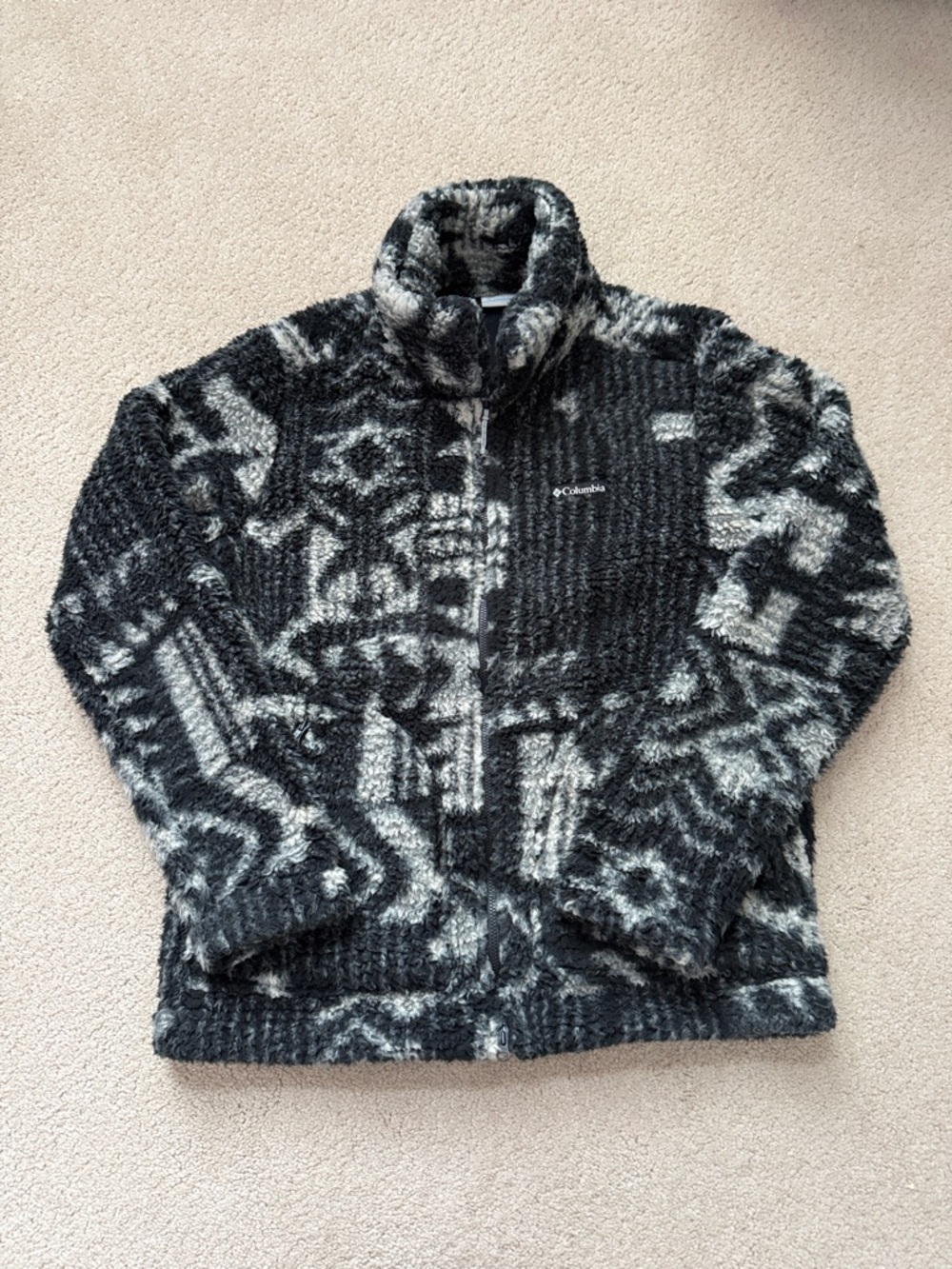 Columbia fleece patterned zip up only worn a few times